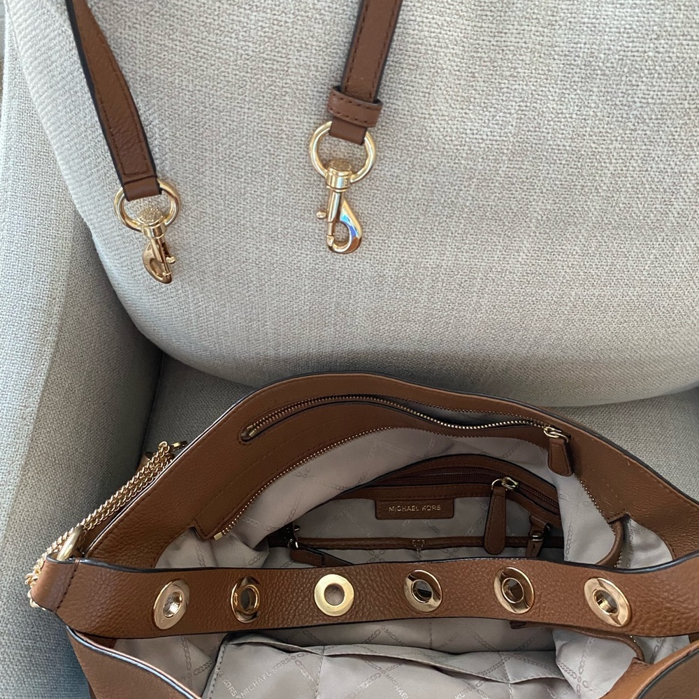 Michael Kors Tan Leather Shoulder Bag with Gold Accents - Picture 7 of 8